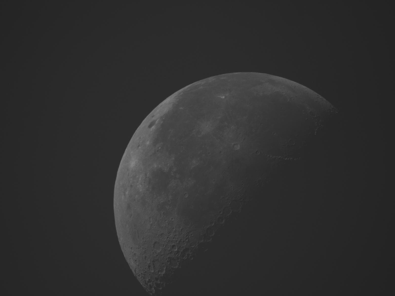 J'ai pointé mon télescope sur la Lune, et tout a rétréci